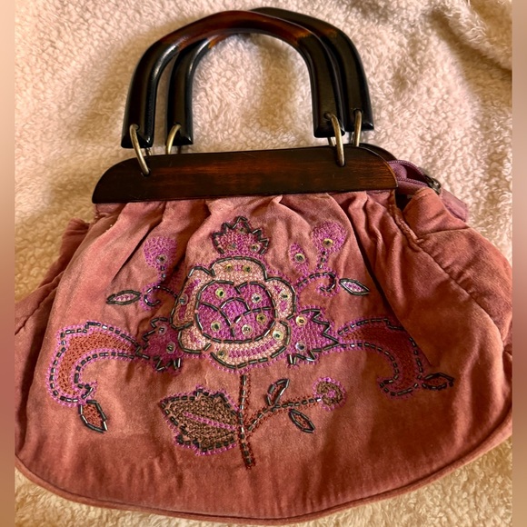 Avon Fashions Handbags - VINTAGE AVON Embroidered Pink Handbag W/Solid Wood Handles!